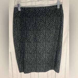 LOFT Black and Gray Leaf Pencil Skirt Like New- Size 2